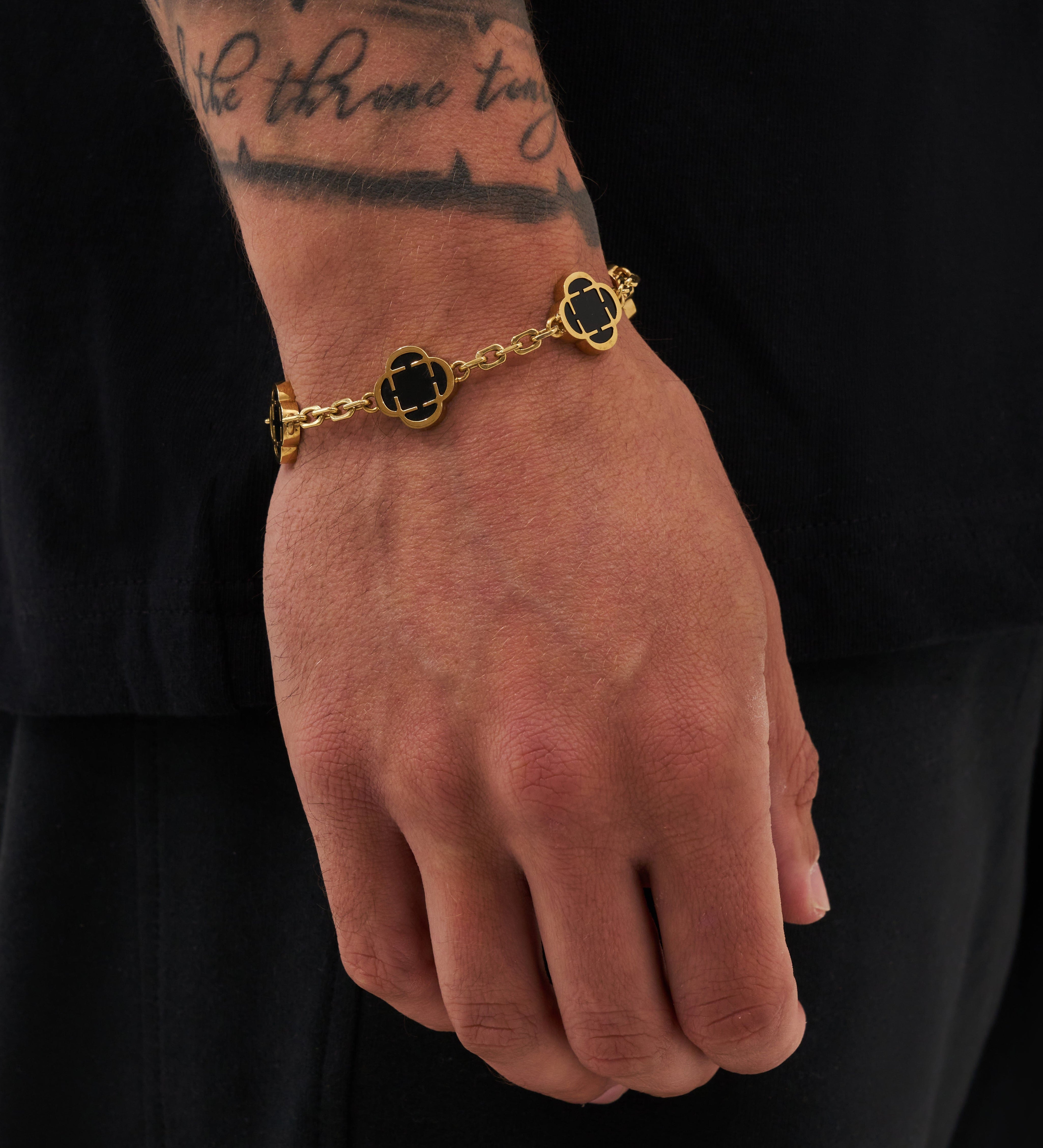 Onyx-Clover-Stone-Bracelet-Gold-2.jpg