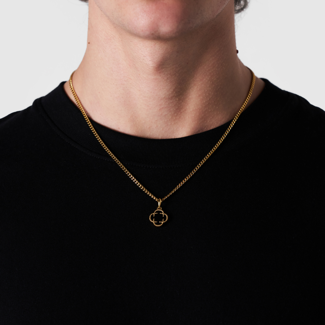 Onyx-Clover-Stone-Pendant-Gold-2.png