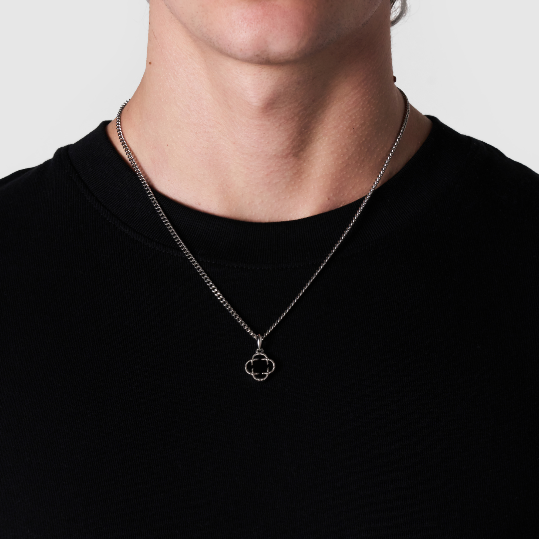 Onyx-Clover-Stone-Pendant-Silver-2.png
