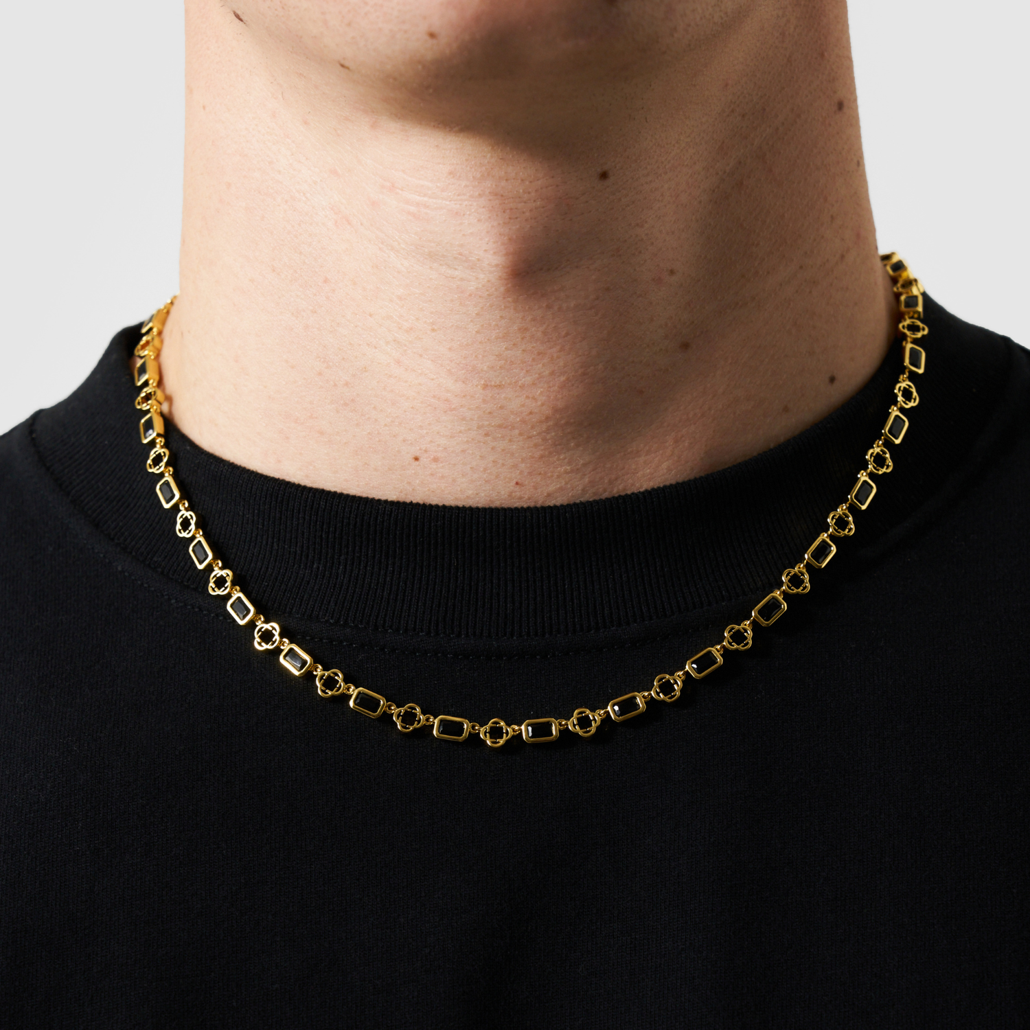 Onyx-Gemstone-Clover-Necklace-Gold-2.png