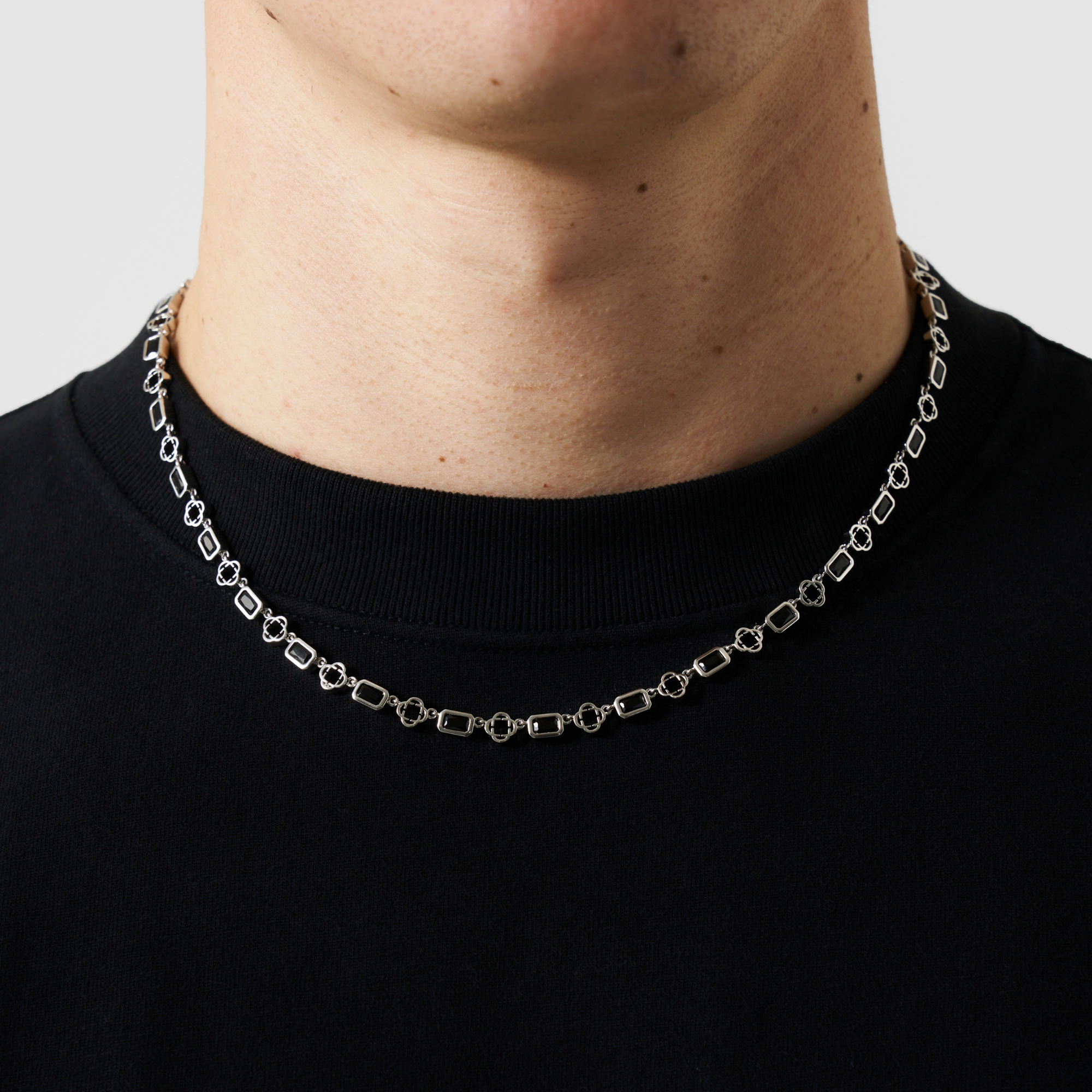 Onyx-Gemstone-Clover-Necklace-Silver-2.png