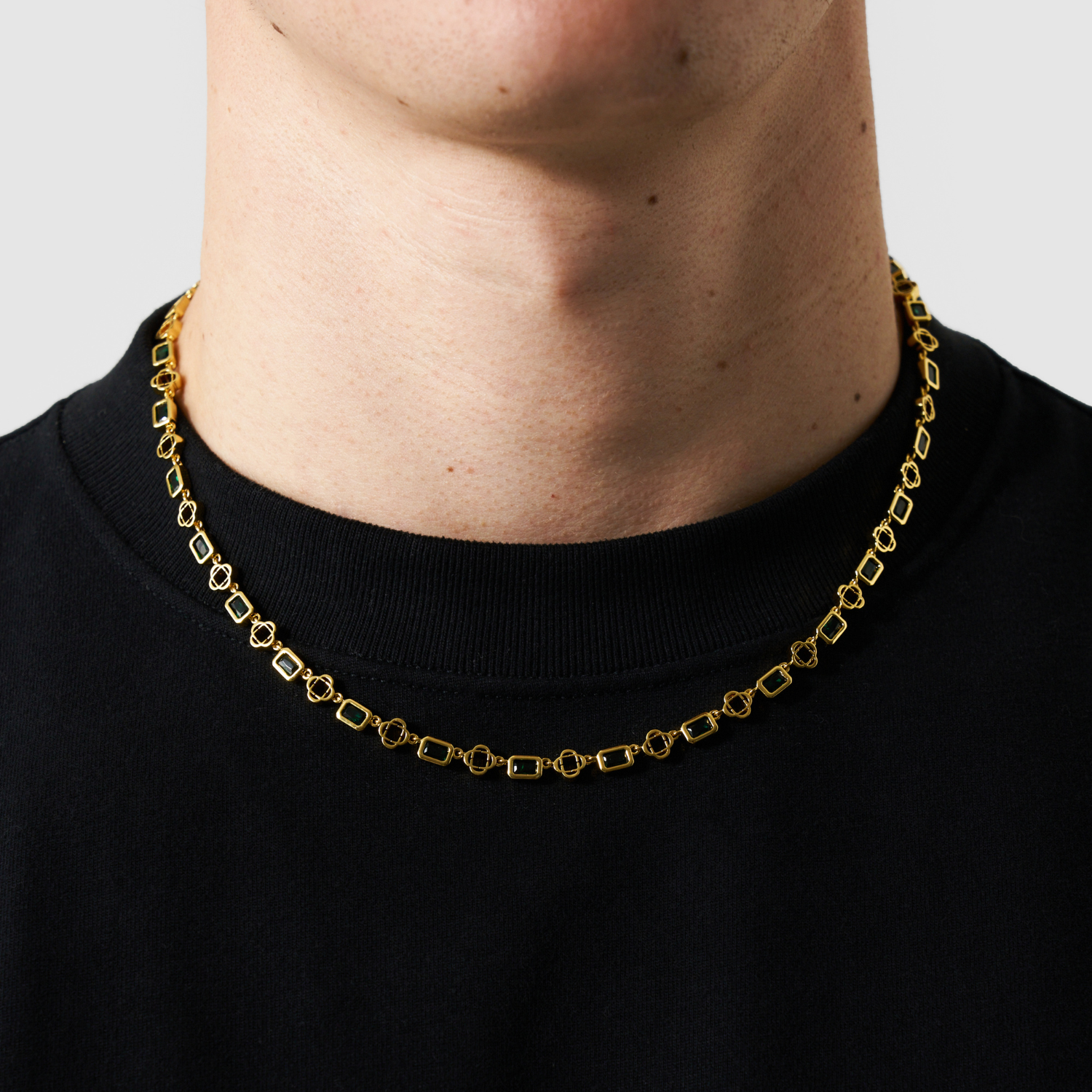 Red-Gemstone-Clover-Necklace-Gold-2.png